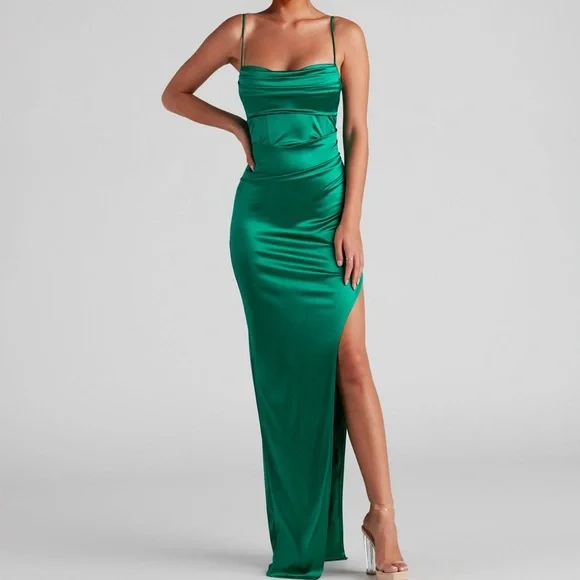 Windsor Dresses | Nwot Windsor Corset High Slit Green Dress | Size Small | Color: Green | Size: S | Bellajhooks's Closet Windsor Dresses | Nwot Windsor Corset High Slit Green Dress | Size Small | Color: Green | Size: S | Bellajhooks's Closet